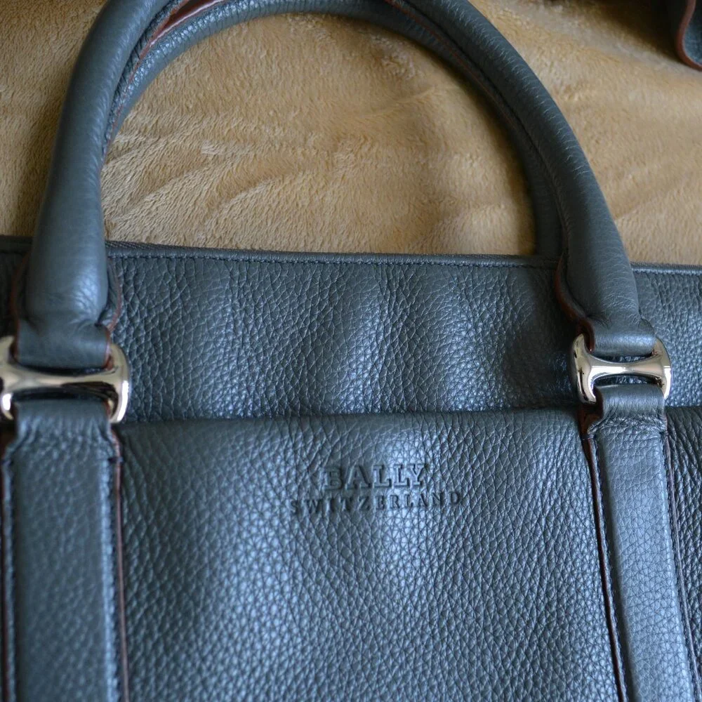 BALLY SWITZERLAND Grey Leather brieface, Messenger / Laptop bag, like new